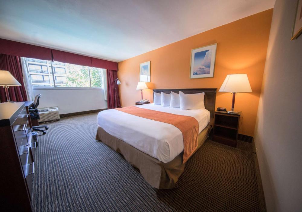 King Room with Mobility/Hearing Impaired Access - Non-Smoking interior
